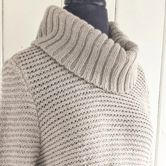 BCBGmaxazaria Dominick turtleneck sz M - Picture 8 of 11